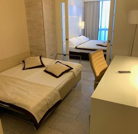 جناح جونيور, San Carlo