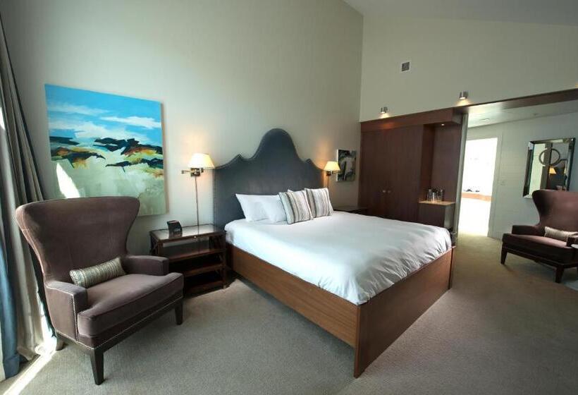 جناح سرير كينج, The Boathouse