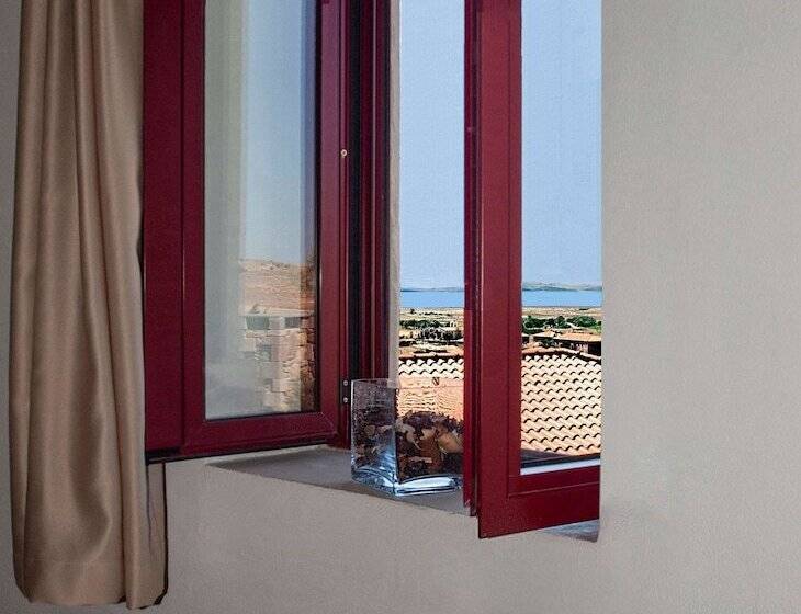 سوییت, Varos Village Boutique