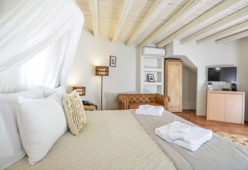 سوییت, Varos Village Boutique