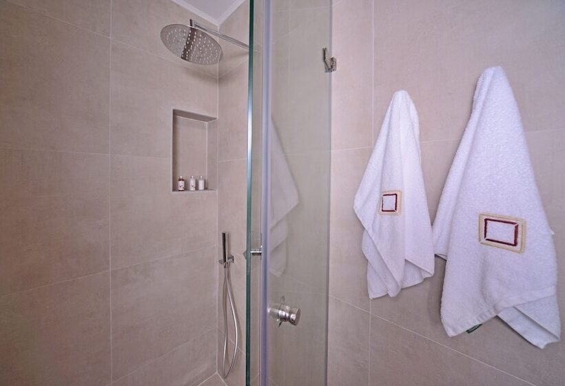 اتاق اجرایی, Varos Village Boutique