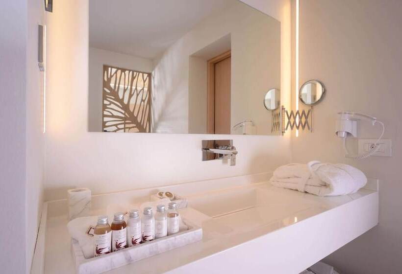 اتاق اجرایی, Varos Village Boutique