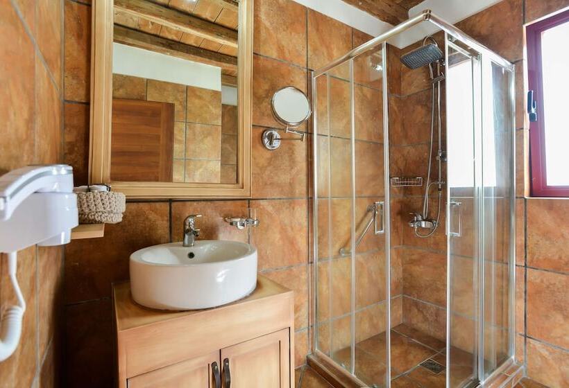 سوییت سوپریور با چشم‌انداز دریا, Varos Village Boutique