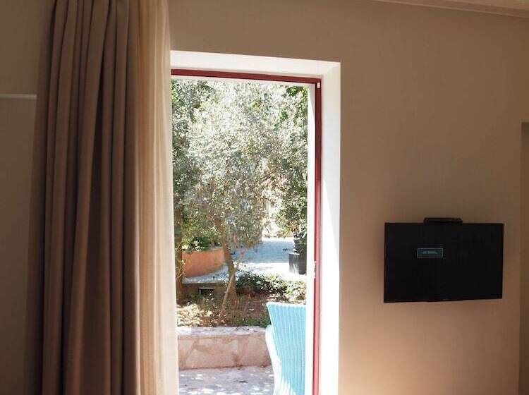 سوییت اجرایی, Varos Village Boutique