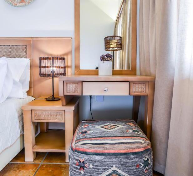 اتاق لوکس, Varos Village Boutique