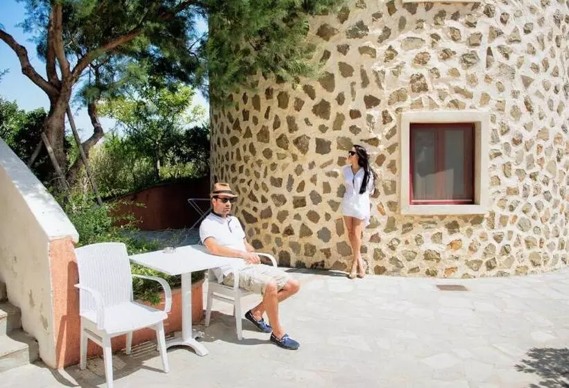 سوییت, Varos Village Boutique