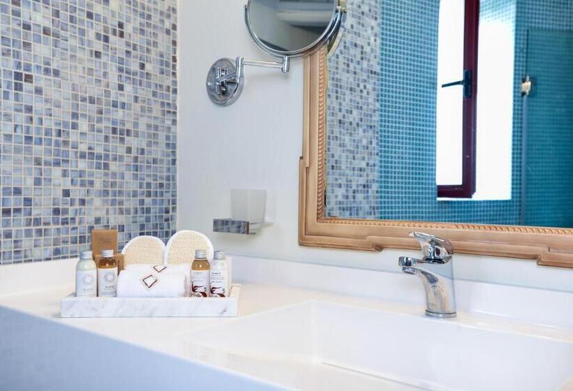 سوییت, Varos Village Boutique