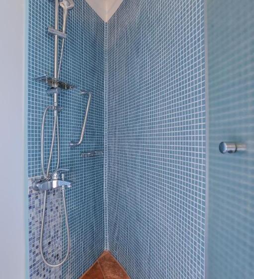 سوییت, Varos Village Boutique