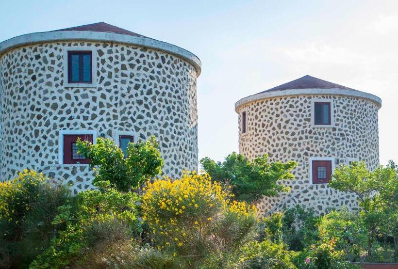 سوییت, Varos Village Boutique