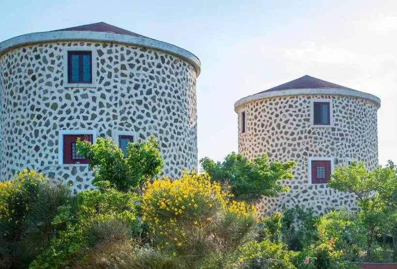سوییت, Varos Village Boutique