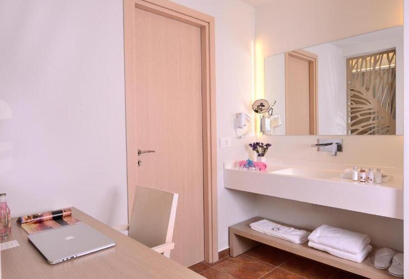 اتاق اجرایی, Varos Village Boutique