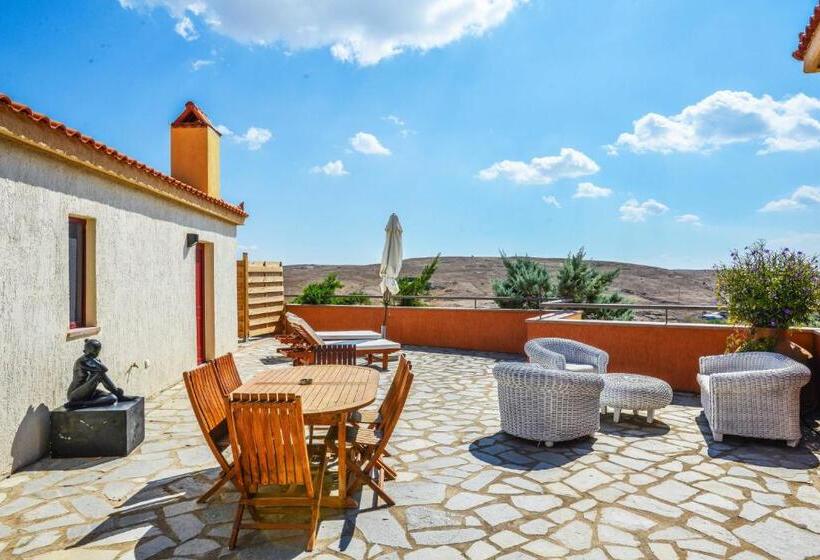 سوییت سوپریور با چشم‌انداز دریا, Varos Village Boutique