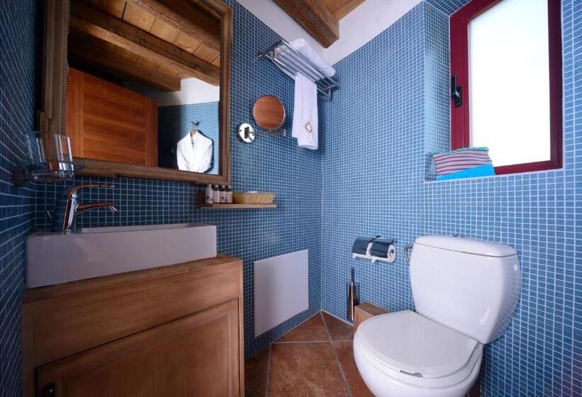 سوییت, Varos Village Boutique