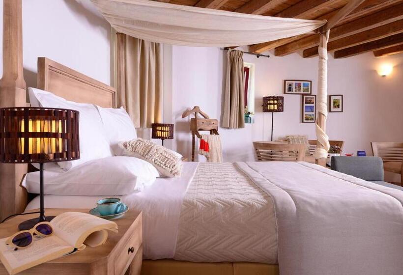 سوییت, Varos Village Boutique