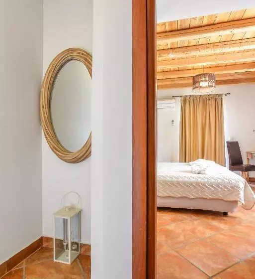 سوییت سوپریور با چشم‌انداز دریا, Varos Village Boutique