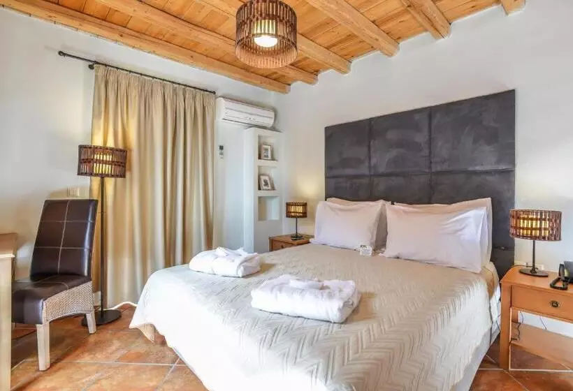 سوییت سوپریور با چشم‌انداز دریا, Varos Village Boutique