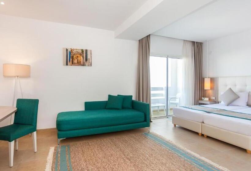 标准三人间, Nour Congress & Resort