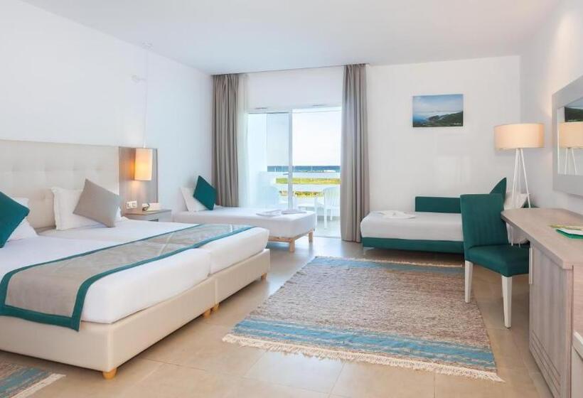 带海景标准四人间, Nour Congress & Resort