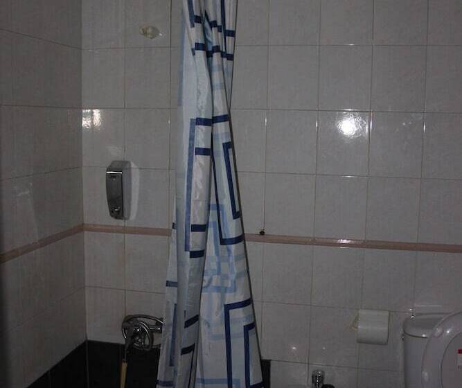 Номер Стандарт Четырехместный Совместный Санузел, Pensión Sea Of Clouds