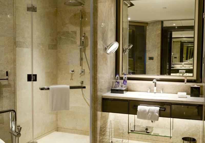 身障者適用キングサイズベッドルーム, Hampton Inn & Suites Grand Forks