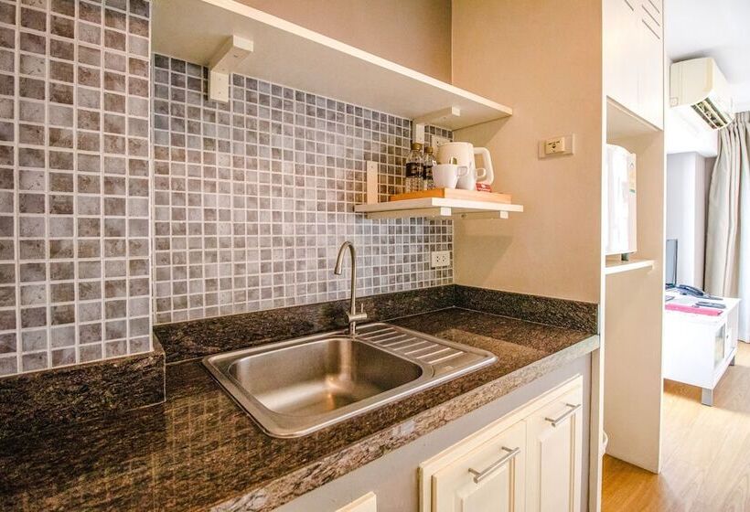 Quarto Deluxe, Cinnamon Hotel Bangkok