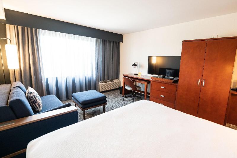 キングサイズベッドのスタンダードルーム, Courtyard By Marriott Philadelphia Springfield