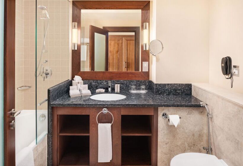 Номер Клуб Вид на Море, Ja Ocean View Hotel, Jumeirah Beach Dubai