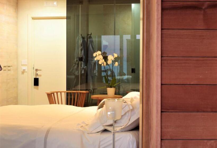 Классический Номер, Laqua By The Sea