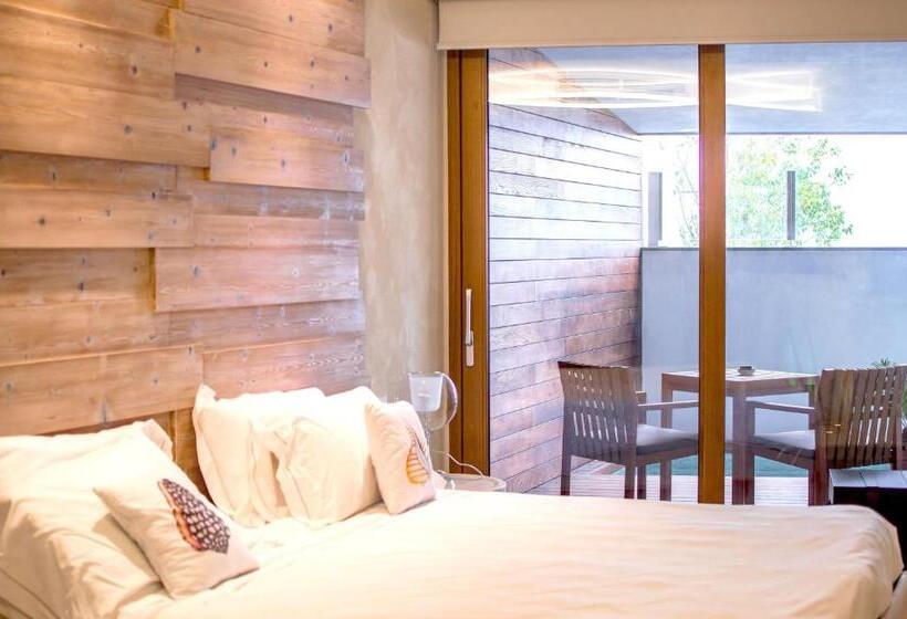 Классический Номер, Laqua By The Sea