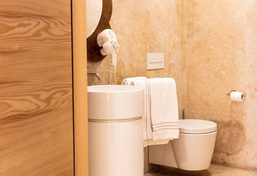 Классический Номер, Laqua By The Sea