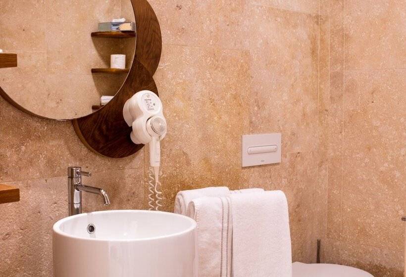 Классический Номер, Laqua By The Sea