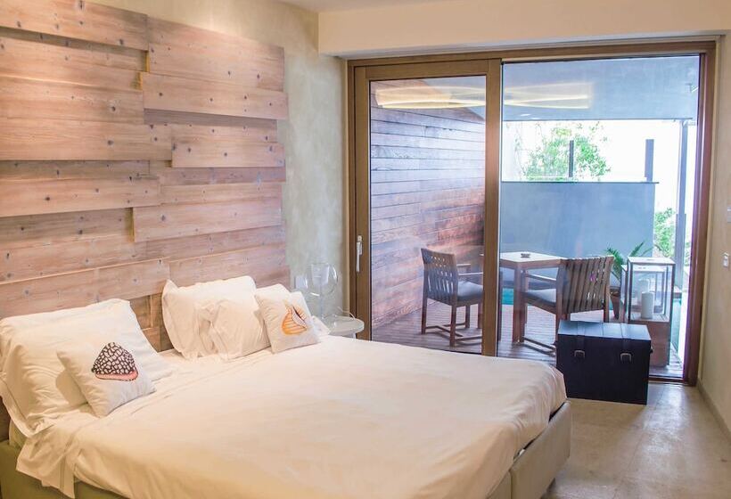 Классический Номер, Laqua By The Sea