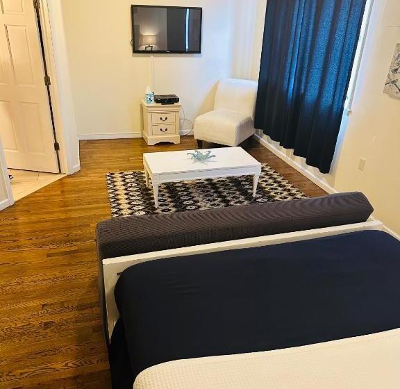 Junior Suite, Long Beach