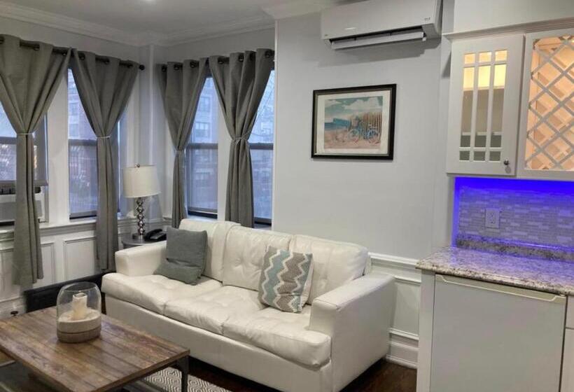 Tengerre Néző Lakosztály, Long Beach