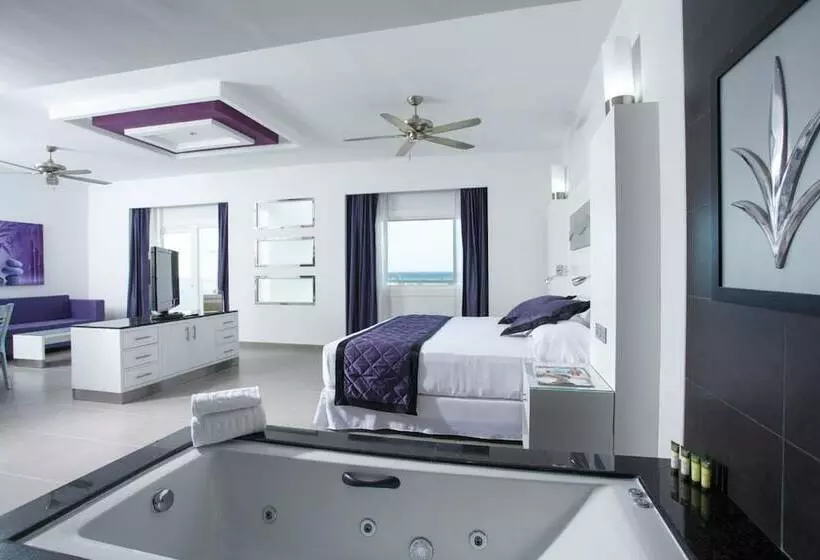 سوئیت پریمیوم با چشم‌انداز دریا, Hotel Riu Palace Jamaica - Adults Only - All Inclusive