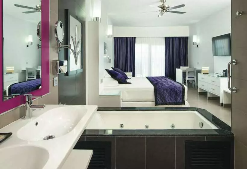 سوییت جونیور با چشم‌انداز دریا, Hotel Riu Palace Jamaica - Adults Only - All Inclusive