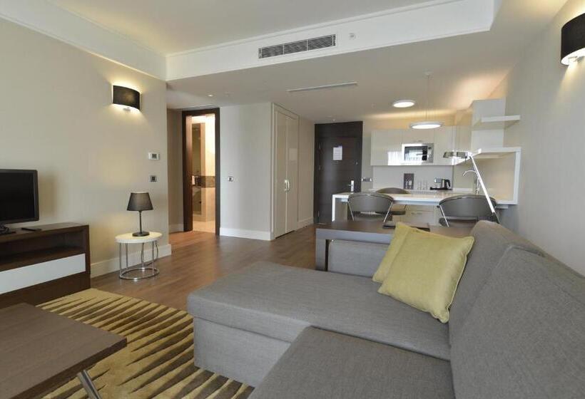 스탠다드 룸 주방구비, Wyndham Grand Istanbul Europe