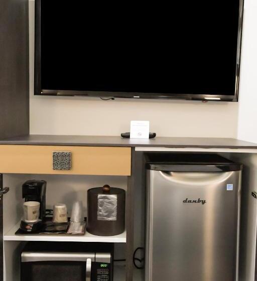 جناح مطلّ علي حمام السباحة, Xilo Glendale