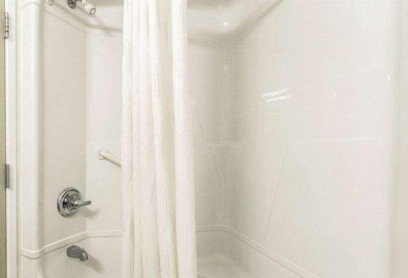 غرفه قياسيه سريرين مزدوجين, Motel 6 Newport, Tn