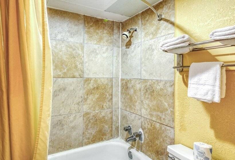 带2个双人床的标准工作室, Budget Inn And Suites