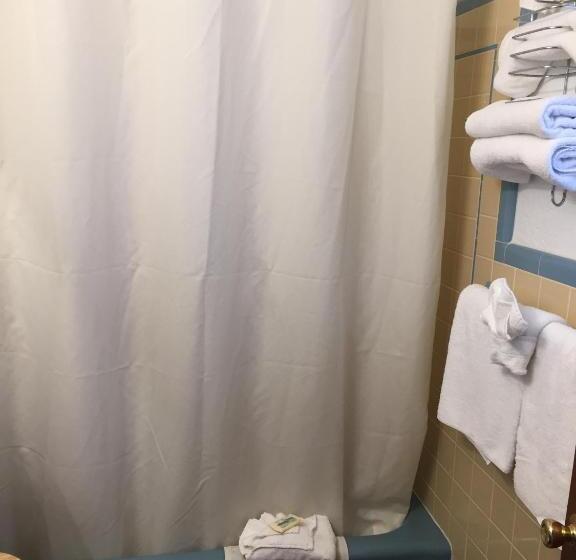 스탠다드 룸 더블 침대 2개, Dolphin Inn