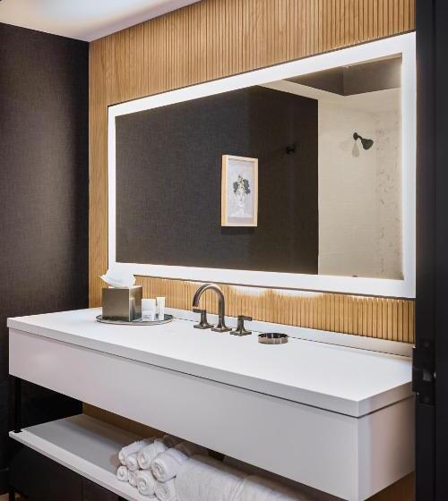 디럭스 룸 킹사이즈 침대, The Watershed   Formerly Hotel Zero Degrees