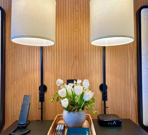 디럭스 룸, The Watershed   Formerly Hotel Zero Degrees