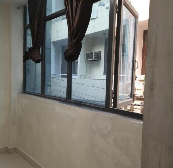 Номер Deluxe, Le Heritage , Nizamudin Railway Station