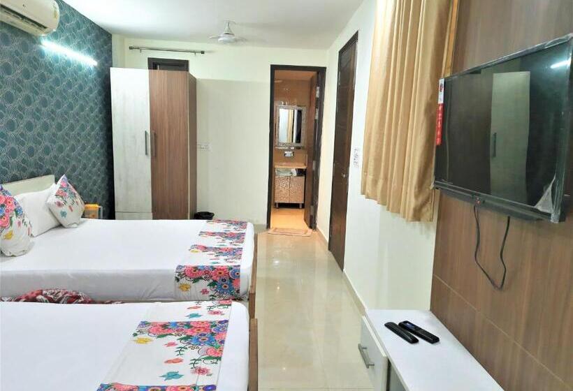 Номер Deluxe, Le Heritage , Nizamudin Railway Station