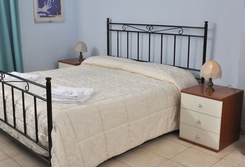 اتاق استاندارد سه تخته با سرویس بهداشتی مشترک, Gialel B&b