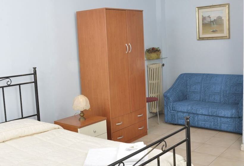 اتاق استاندارد سه تخته با سرویس بهداشتی مشترک, Gialel B&b