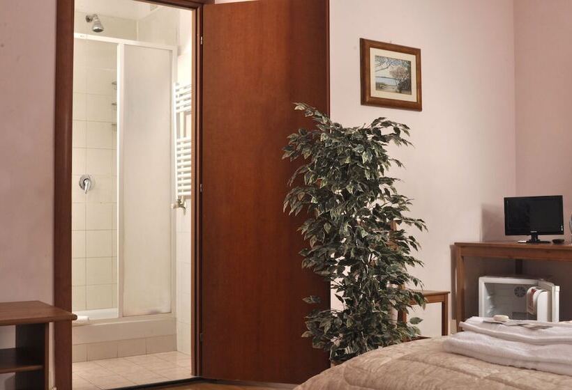 اتاق استاندارد سه نفره, Gialel B&b