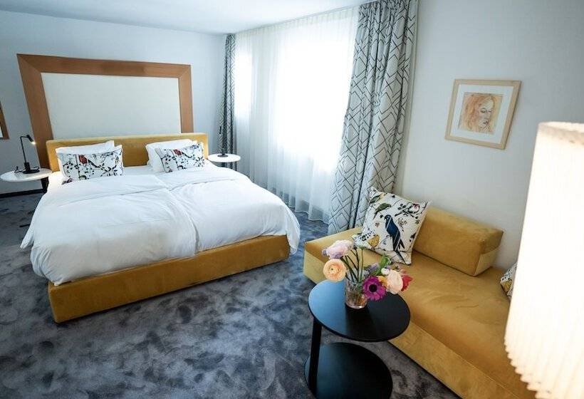 Номер Комфорт, Christina