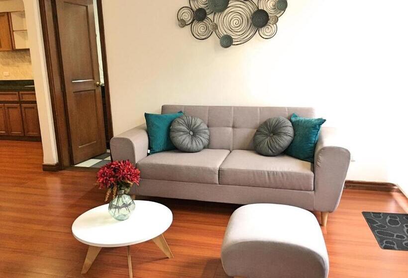 سوییت جونیور, Cora 96 Street Apartments